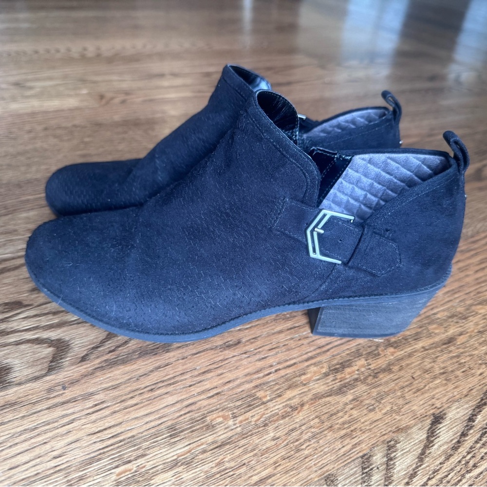 Women’s Dr Scholl’s bootie, size 8.5, 2 inch heal